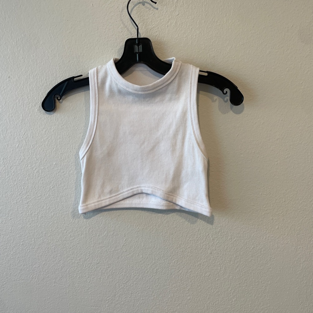 Chic White Sleeveless Crop Top